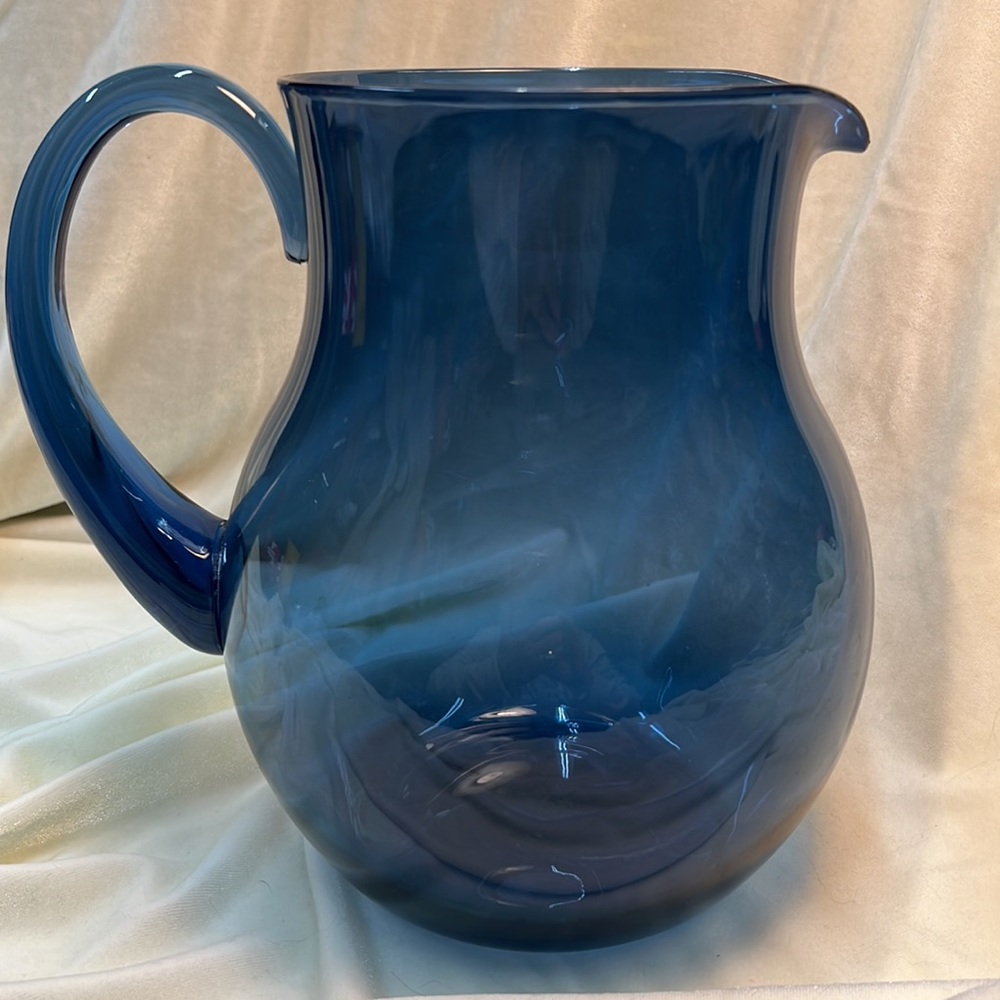 Acrylic teal blue vintage large pitcher pre owned Holds about a gallon. - Picture 3 of 7